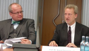 Ralf Lunau und Direktor der Städtischen Bibliotheken Arend Fleming
