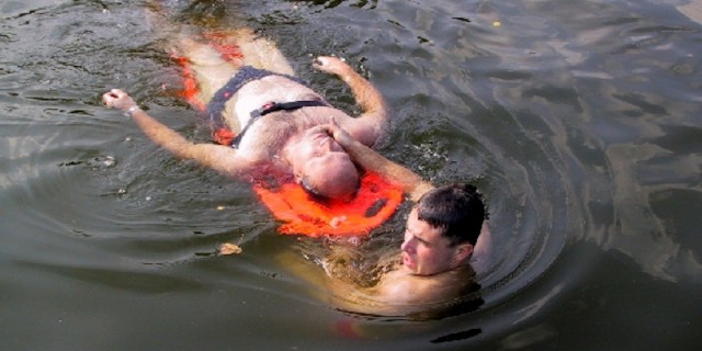 Bergung beim Baden in Dresden.