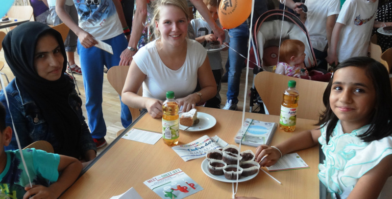 St. Benno-Gymnasium: Willkommensfest und Schulpakete für Flüchtlingskinder